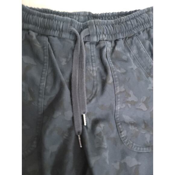 Athleta Womens 4 Camo Printed Farallon Jogger Pants Pull On Drawstring Pockets - Picture 4 of 10